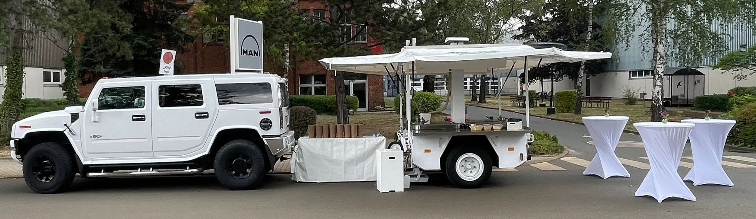 Moderne weiße Gulaschkanone in Berlin für Events und Baustellen